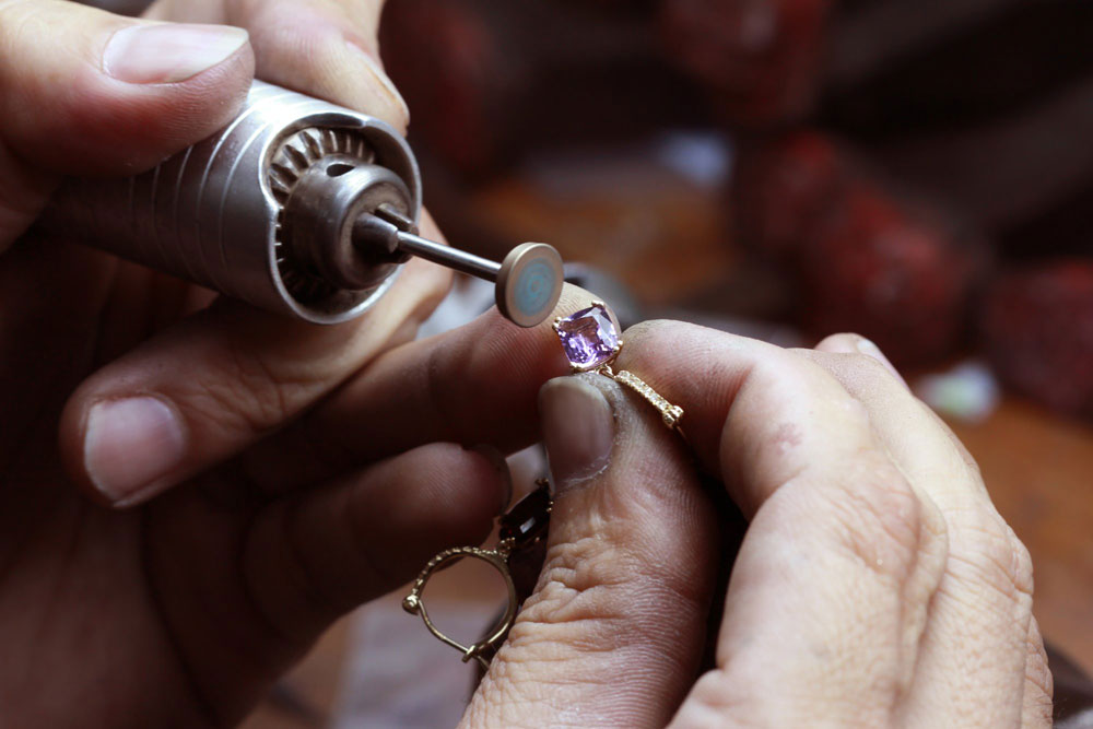 How to Become a Professional Jeweler